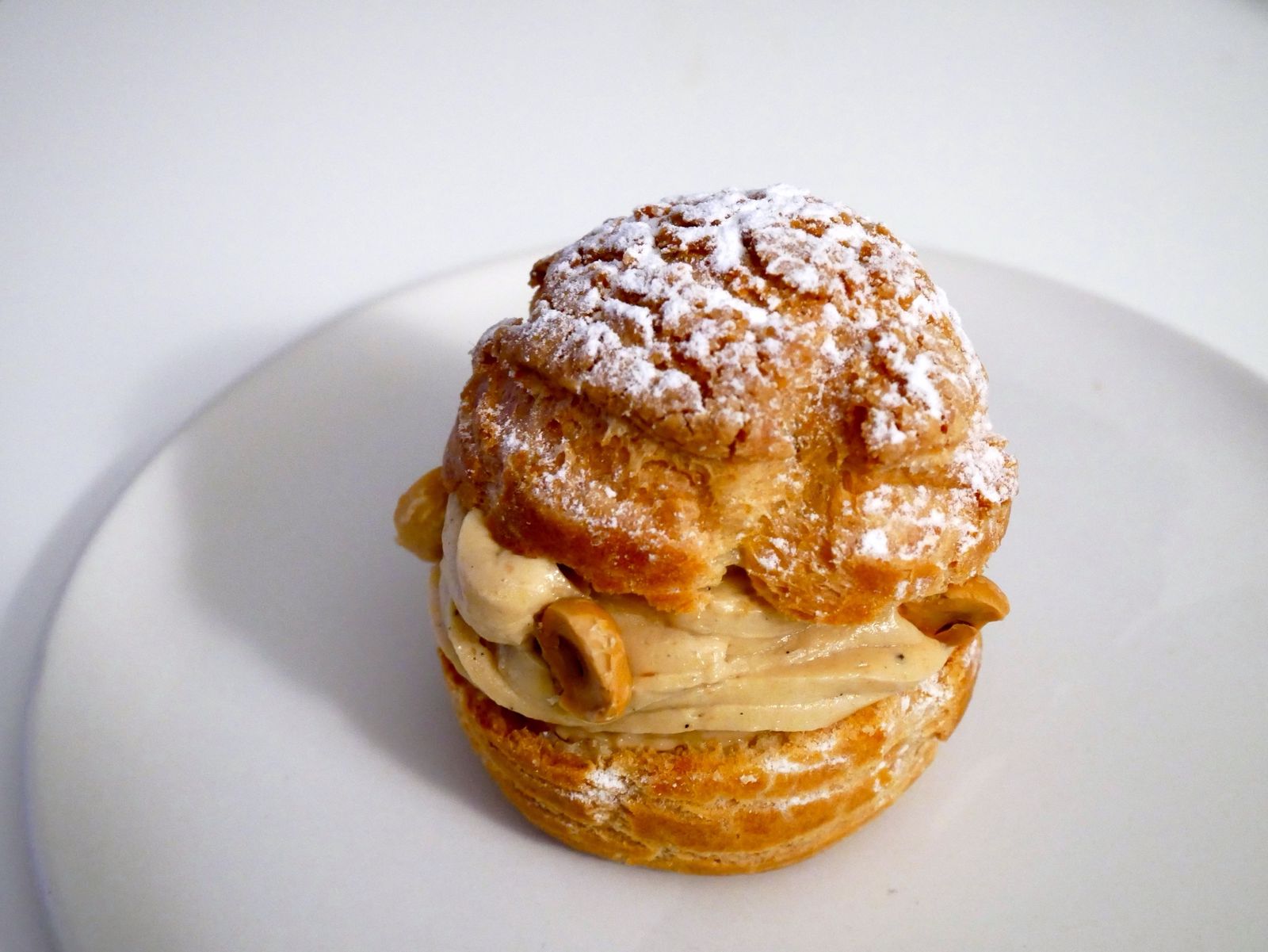 Un Paris-Brest saupoudré de sucre glace